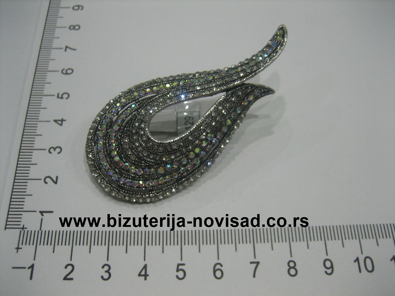 Broš boje srebra - Bižuterija Maximus Novi Sad