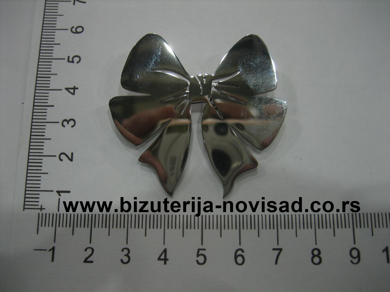 Broš boje srebra - Bižuterija Maximus Novi Sad