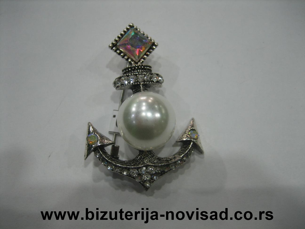 Broš boje srebra - Bižuterija Maximus Novi Sad