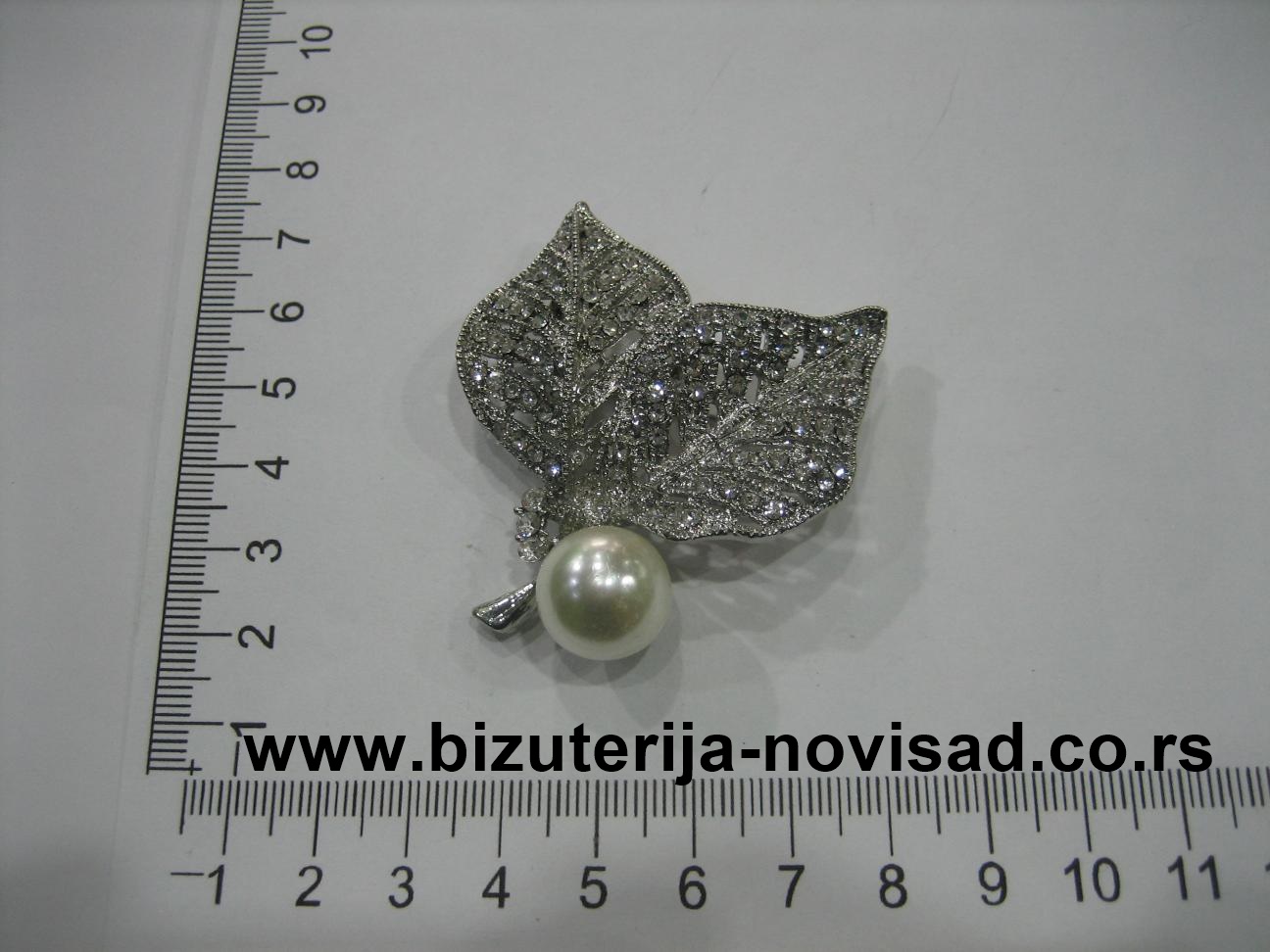 Broš boje srebra - Bižuterija Maximus Novi Sad